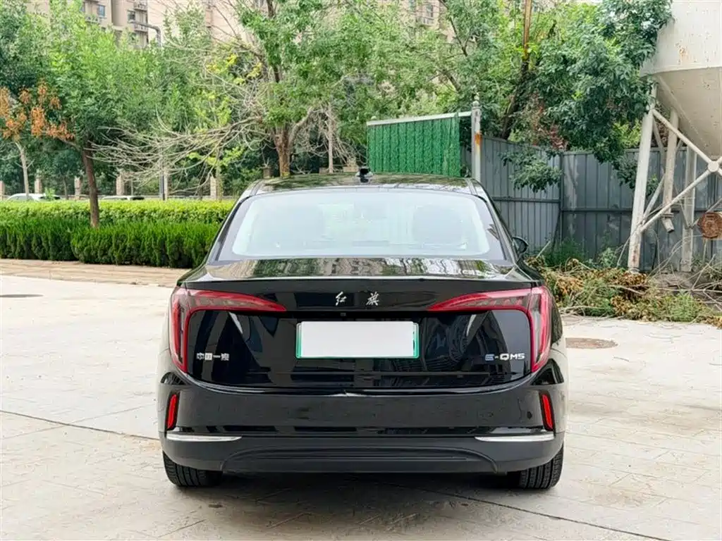 Hongqi E-QM5