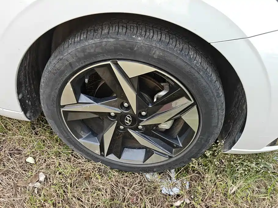 Hyundai Elantra — миниатюра 6
