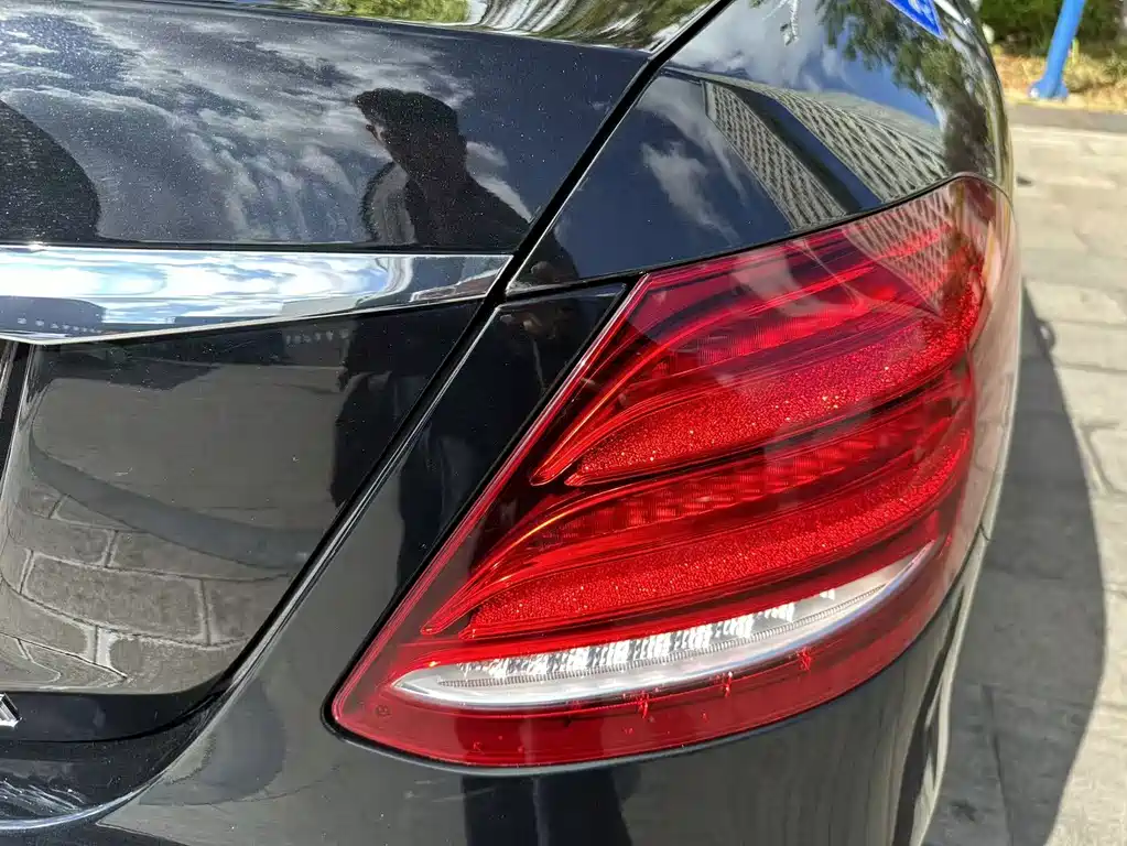 Mercedes-Benz E-Class — миниатюра 37