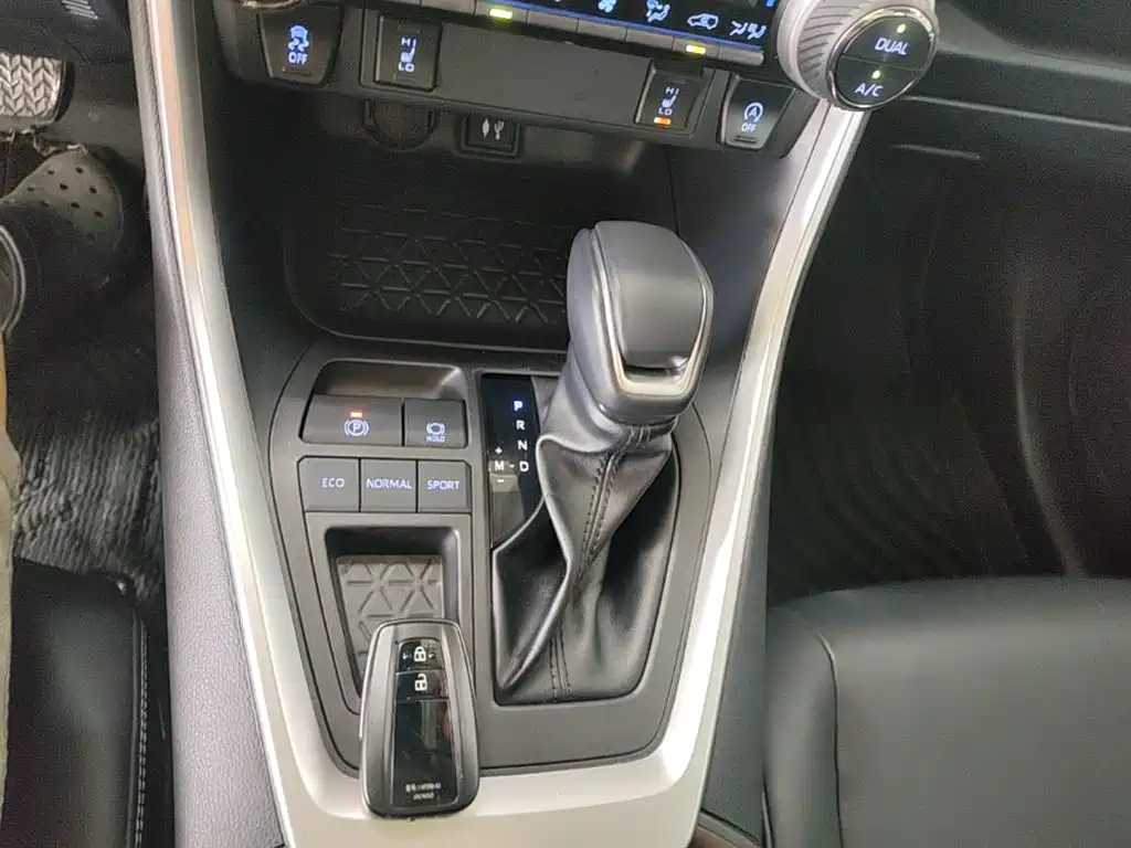 Toyota RAV4 — миниатюра 14