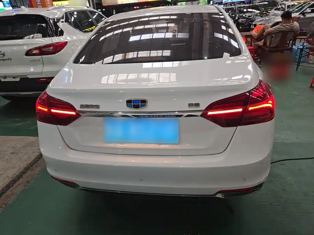 Geely Emgrand — миниатюра 6