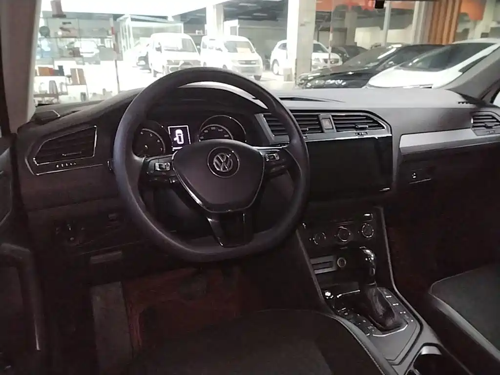 Volkswagen Tiguan L — миниатюра 10