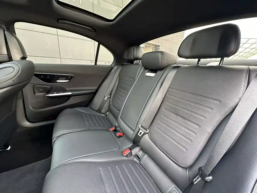 Mercedes-Benz C-Class — миниатюра 17