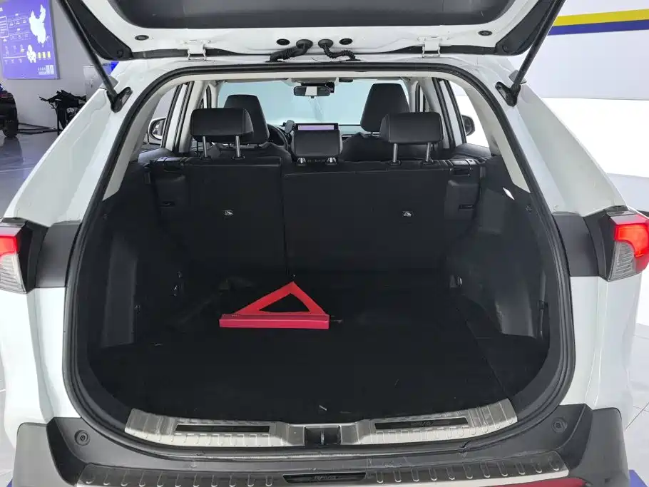 Toyota RAV4 2.0L CVT 2WD Elegant Plus Edition, фото 4
