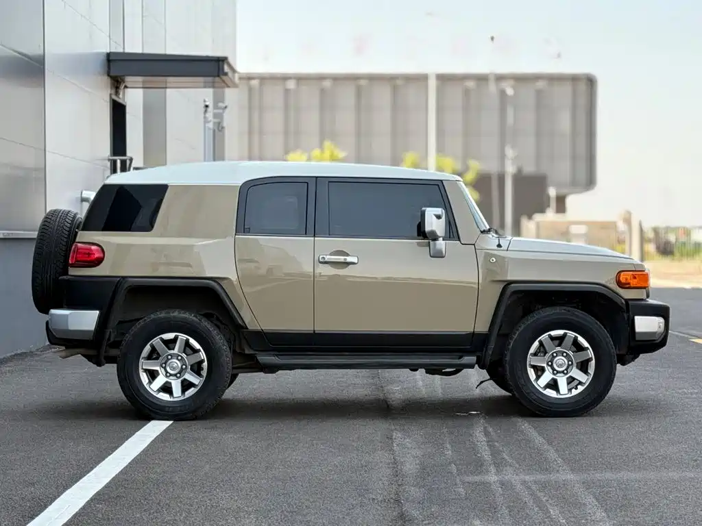 Toyota FJ Cruiser — миниатюра 4