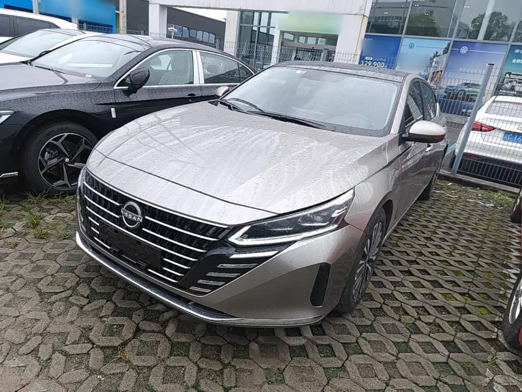 Nissan Teana 2.0 л 2025 г. Серебристо-серый, пробег 12500 км
