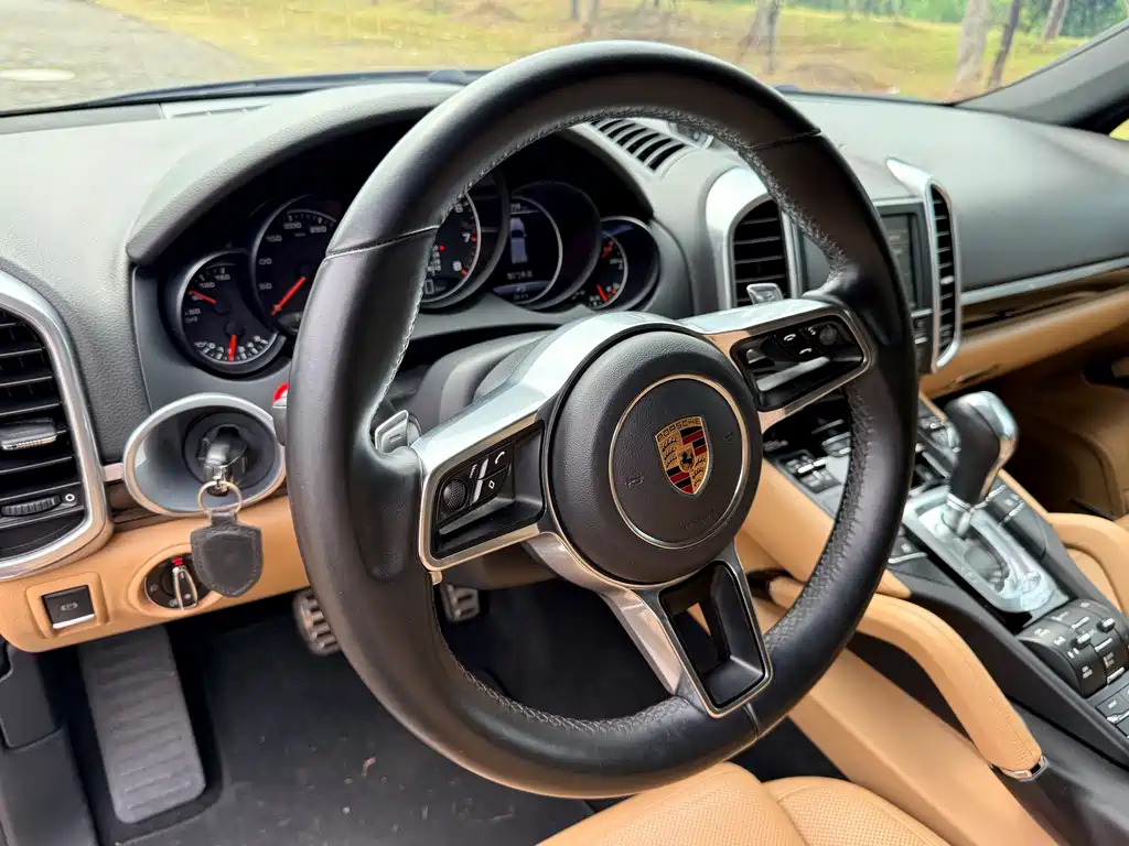 Porsche Cayenne — миниатюра 10
