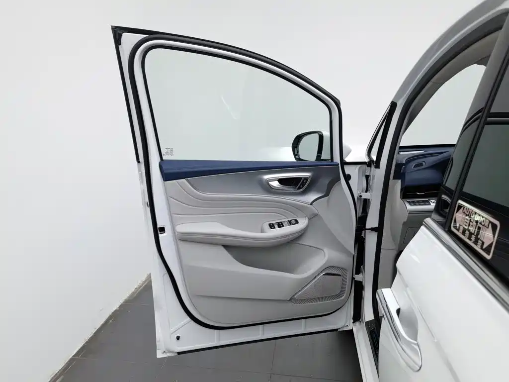 Roewe iMAX8 — миниатюра 8