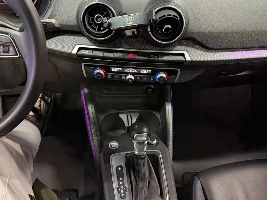 Audi Q2L e-tron — миниатюра 16