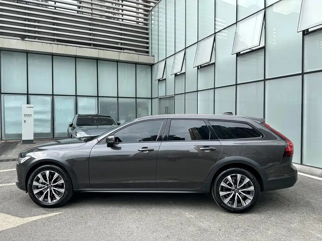 Volvo V90 2024 Cross Country B5 AWD