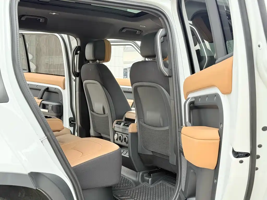 Land Rover Defender — миниатюра 7