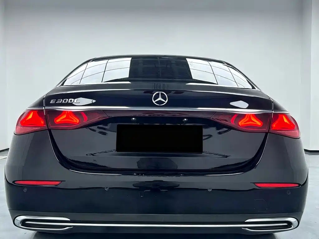 Mercedes-Benz E-Class — миниатюра 15