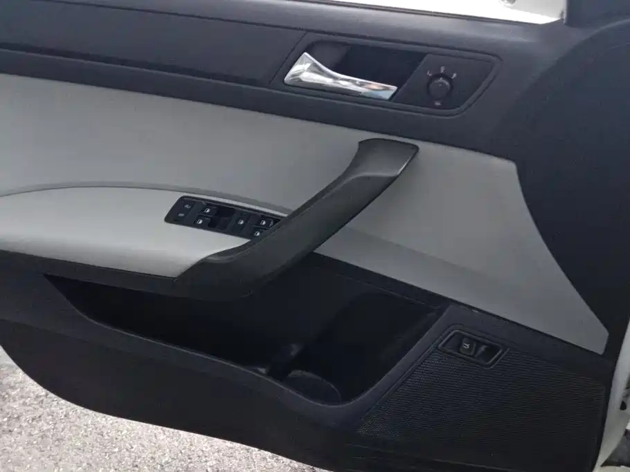 Skoda Rapid — миниатюра 7