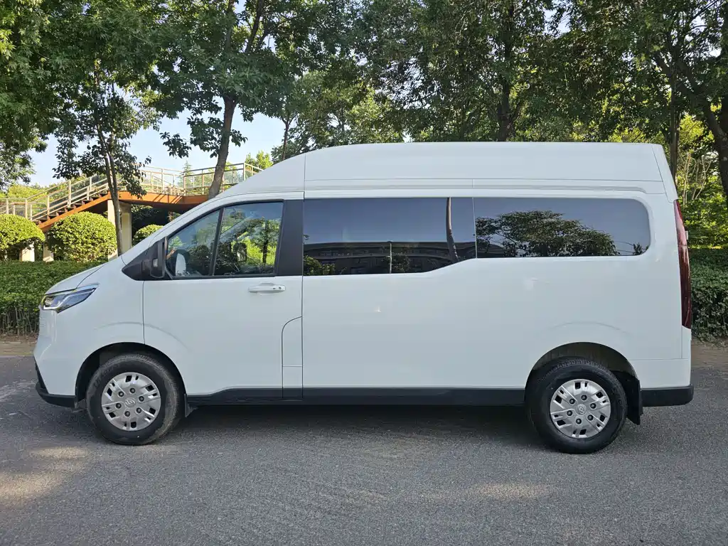 Maxus V70 2023 2.0T Elite AT 6/7 мест