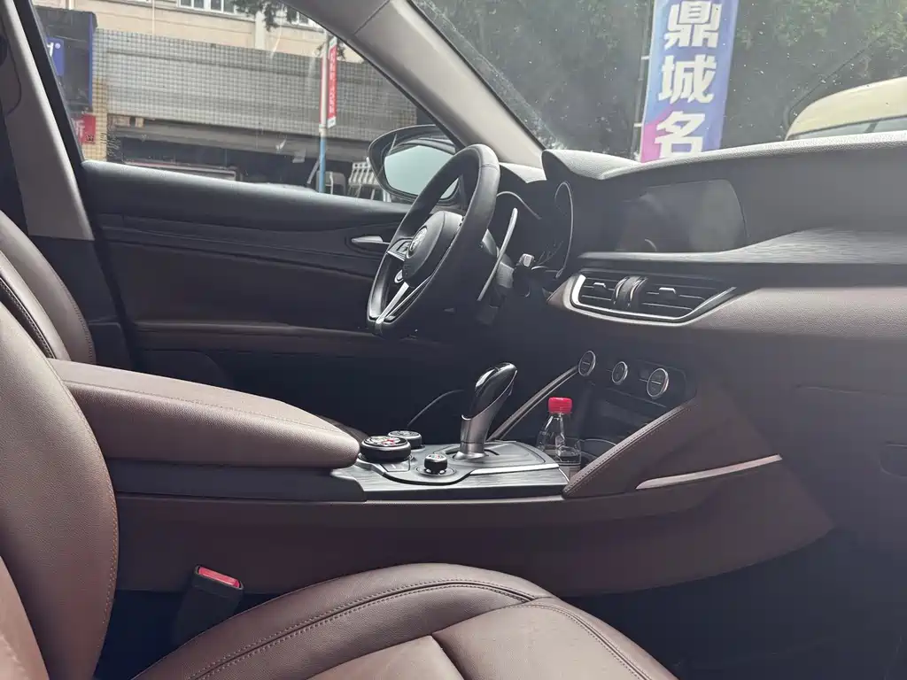Alfa Romeo Stelvio 2017 2.0T 200HP Elite