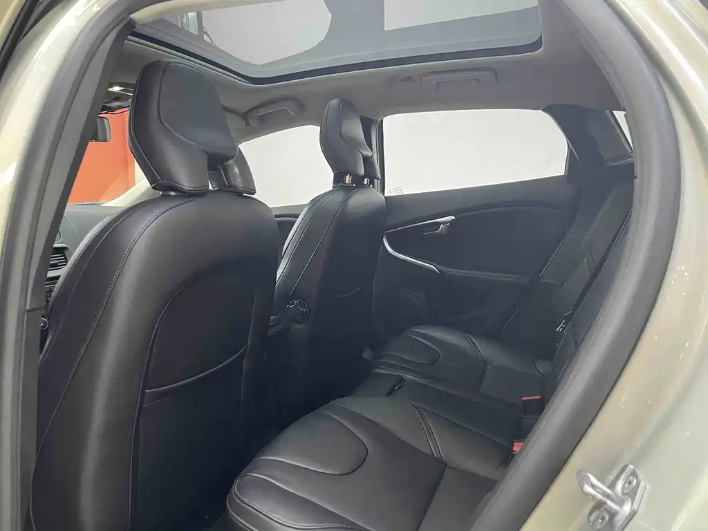 Volvo V40 — миниатюра 14