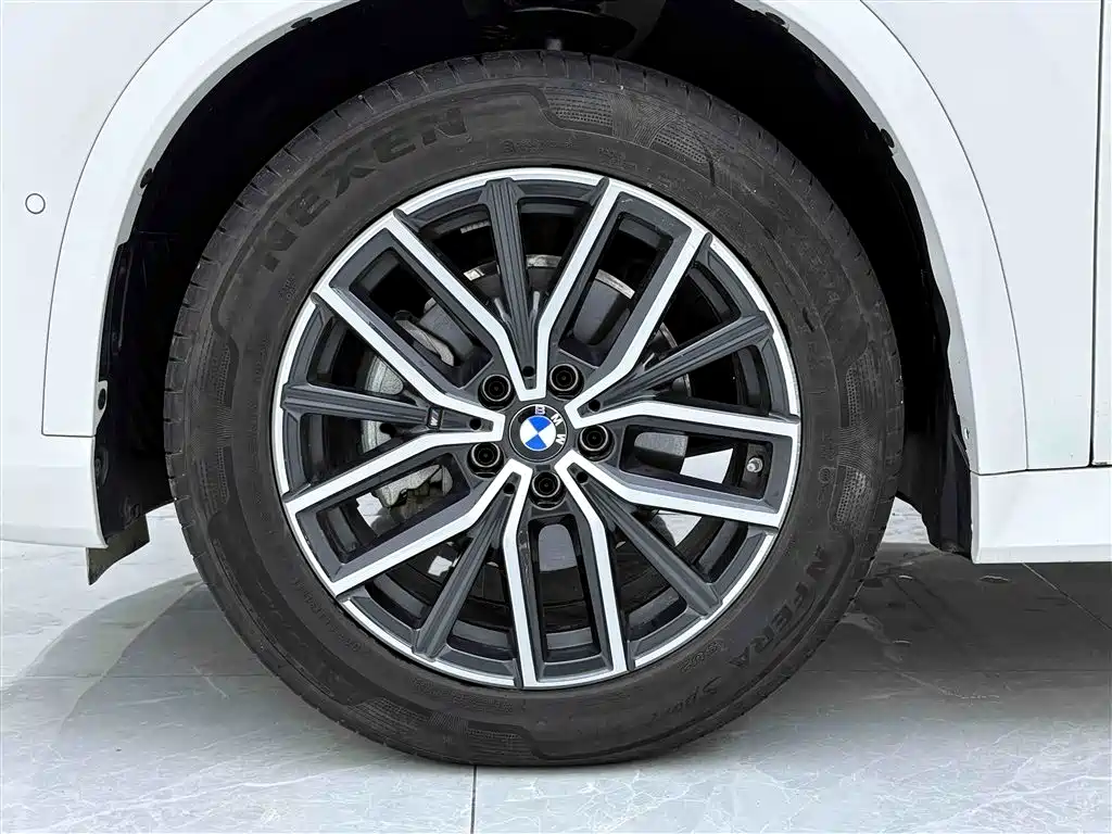BMW iX1 2025 eDrive25L M Sport