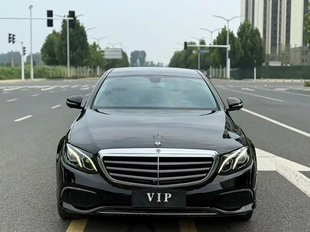 Mercedes-Benz E-Class — миниатюра 2