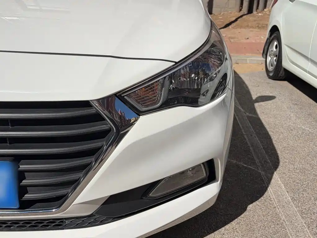 Hyundai Verna — миниатюра 10