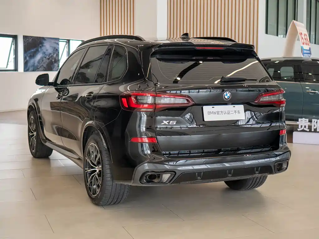 BMW X5 2023 xDrive 30Li Premium M Sport