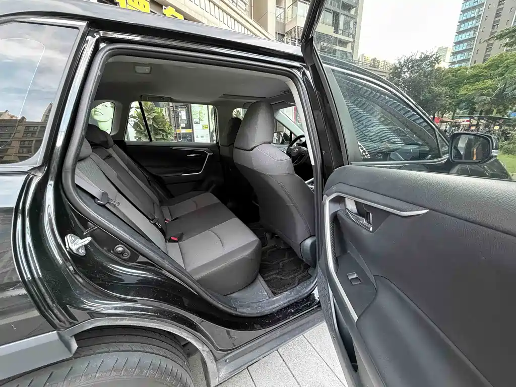 Toyota RAV4 2024 2.0L CVT