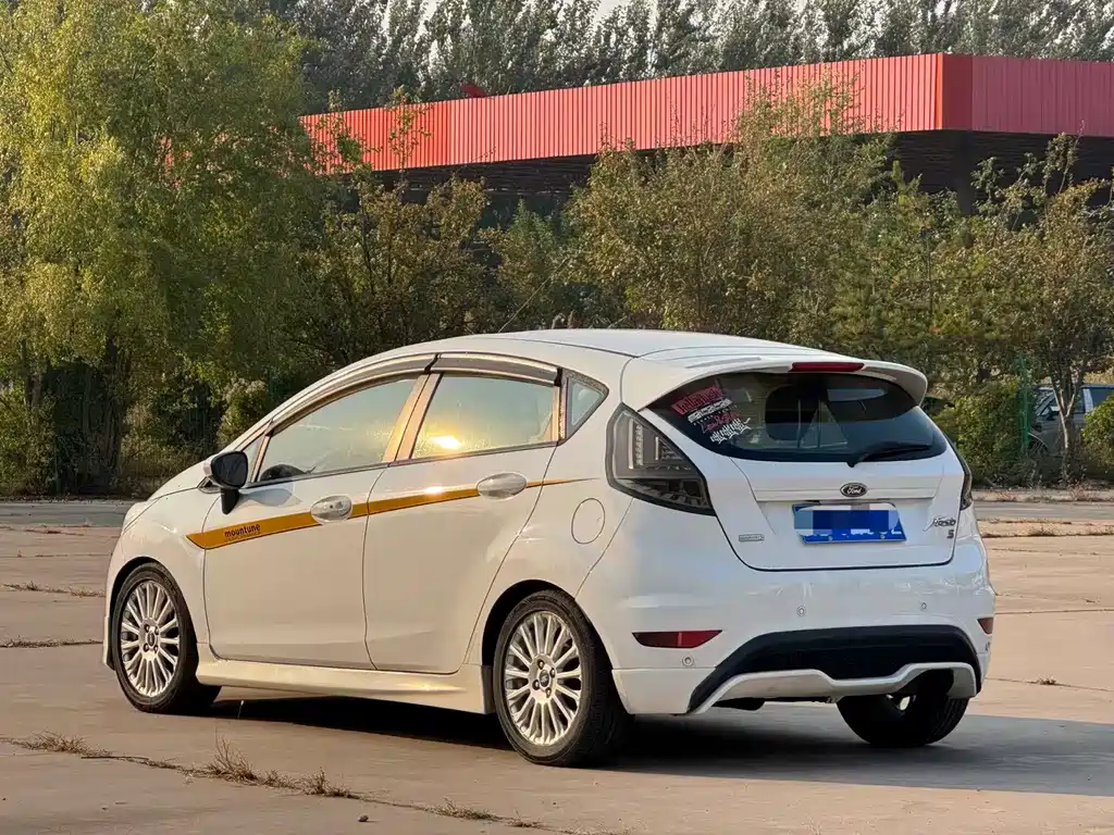 Ford Fiesta — миниатюра 6