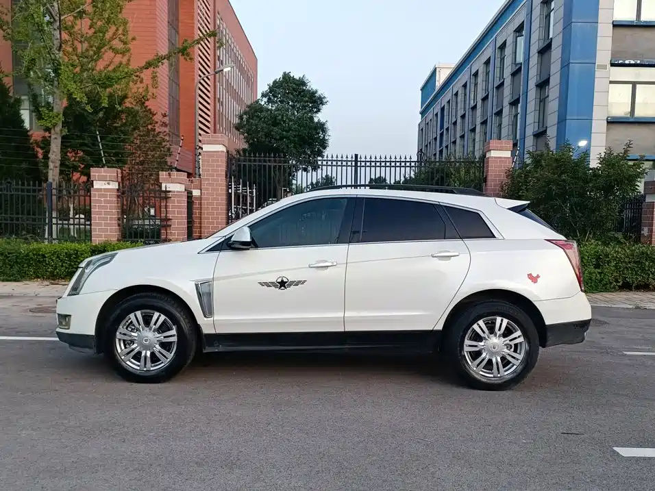 Cadillac SRX — миниатюра 3