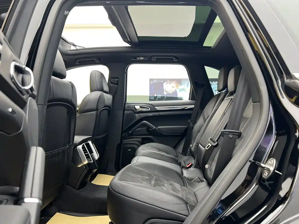 Porsche Cayenne — миниатюра 27