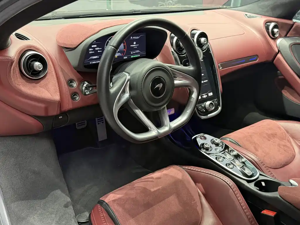 McLaren GT — миниатюра 5