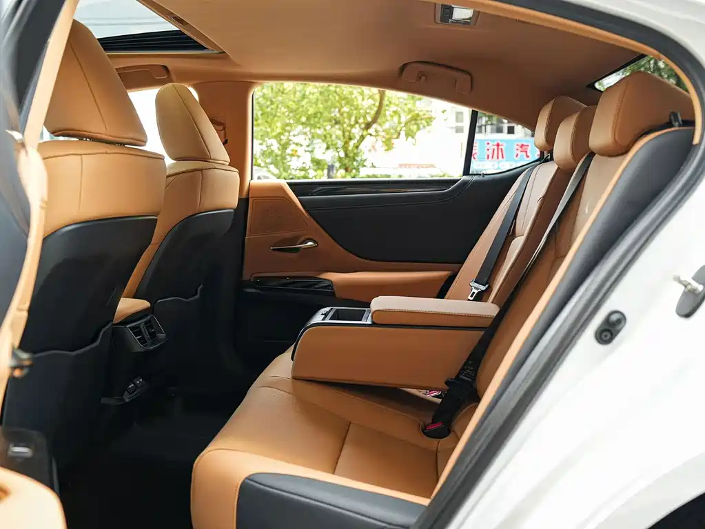 Lexus ES — миниатюра 15