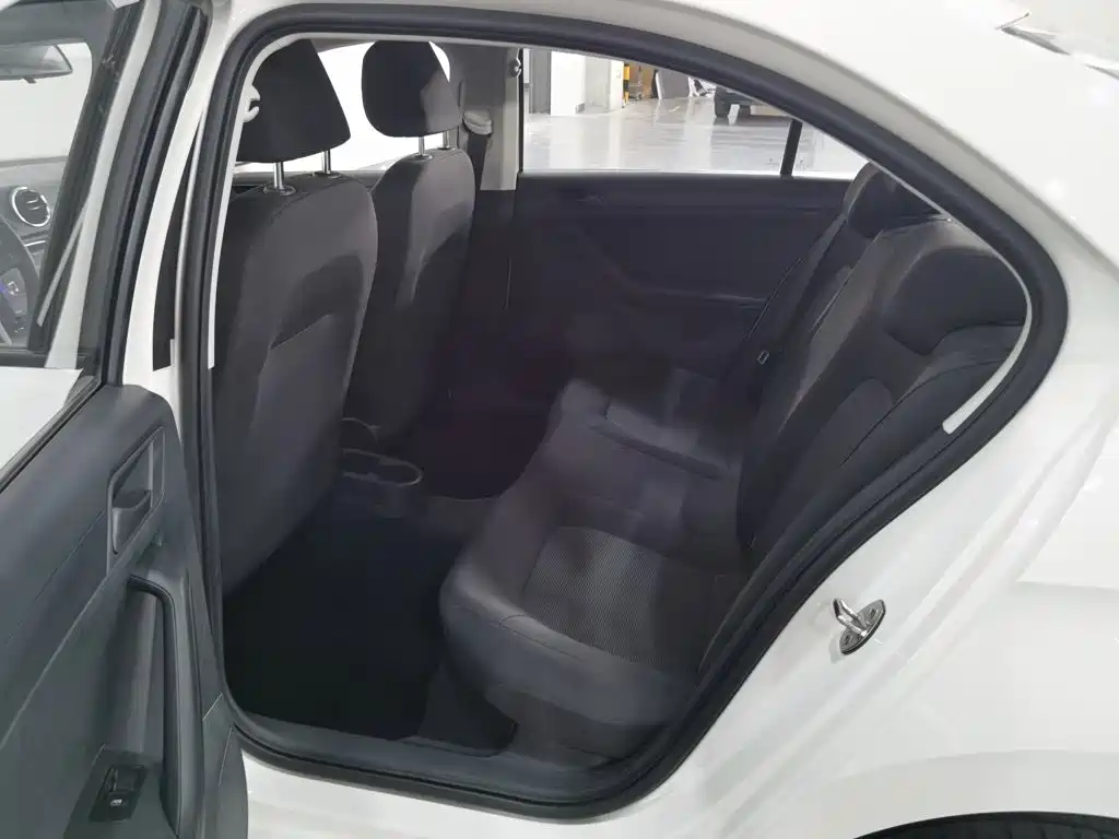 Volkswagen Jetta — миниатюра 15