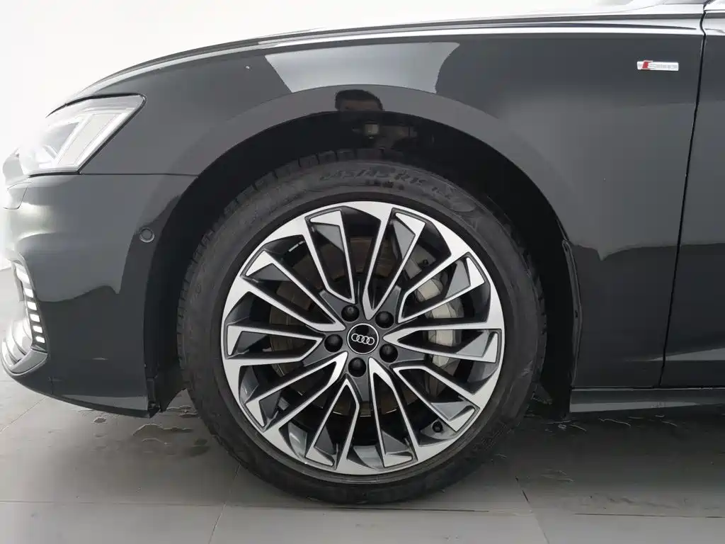 Audi A6L New Energy — миниатюра 17