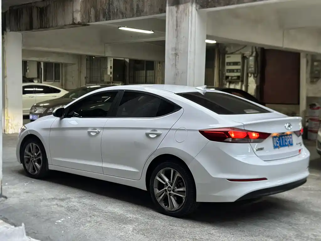 Hyundai Elantra — миниатюра 9