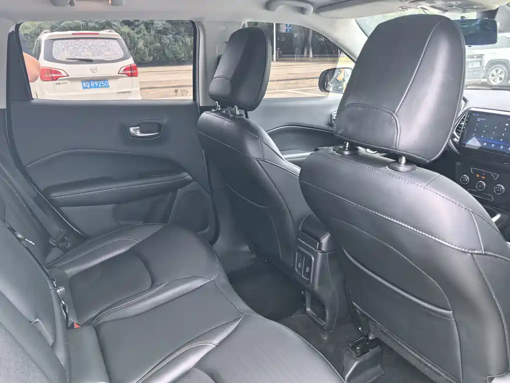 Jeep Compass — миниатюра 12