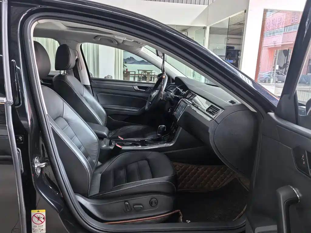 Volkswagen Passat — миниатюра 6