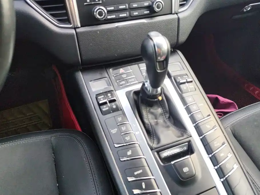 Porsche Macan — миниатюра 16