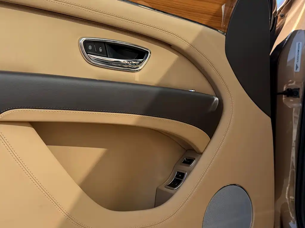 Bentley Bentayga — миниатюра 5