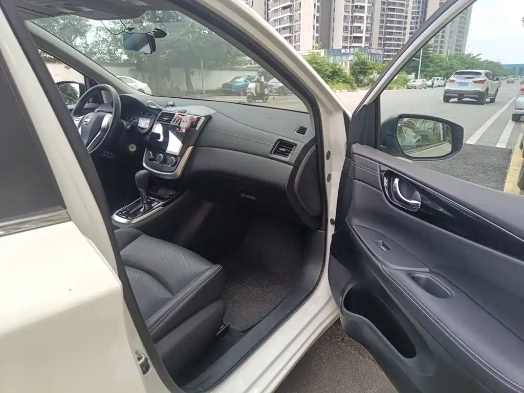 Nissan Tiida — миниатюра 18