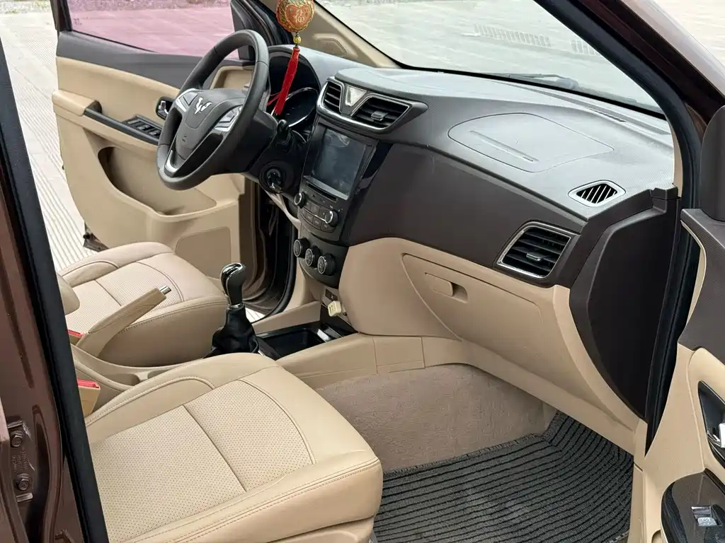 Wuling Hongguang — миниатюра 8