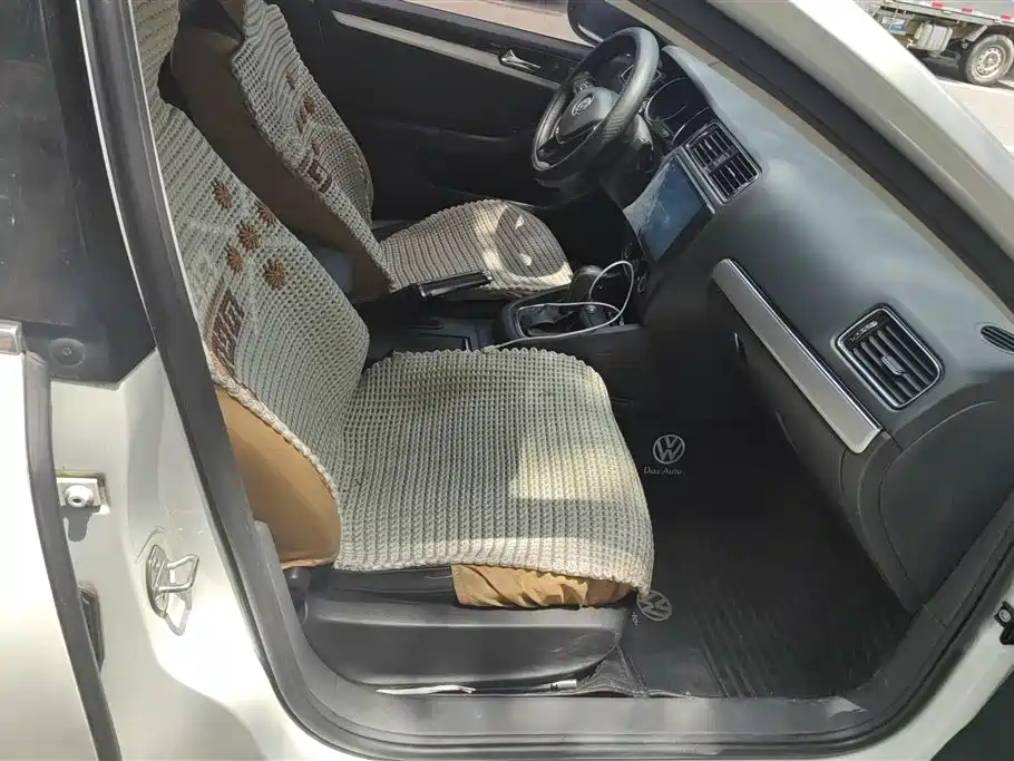 Volkswagen Sagitar 2018 1.6L AT Comfort