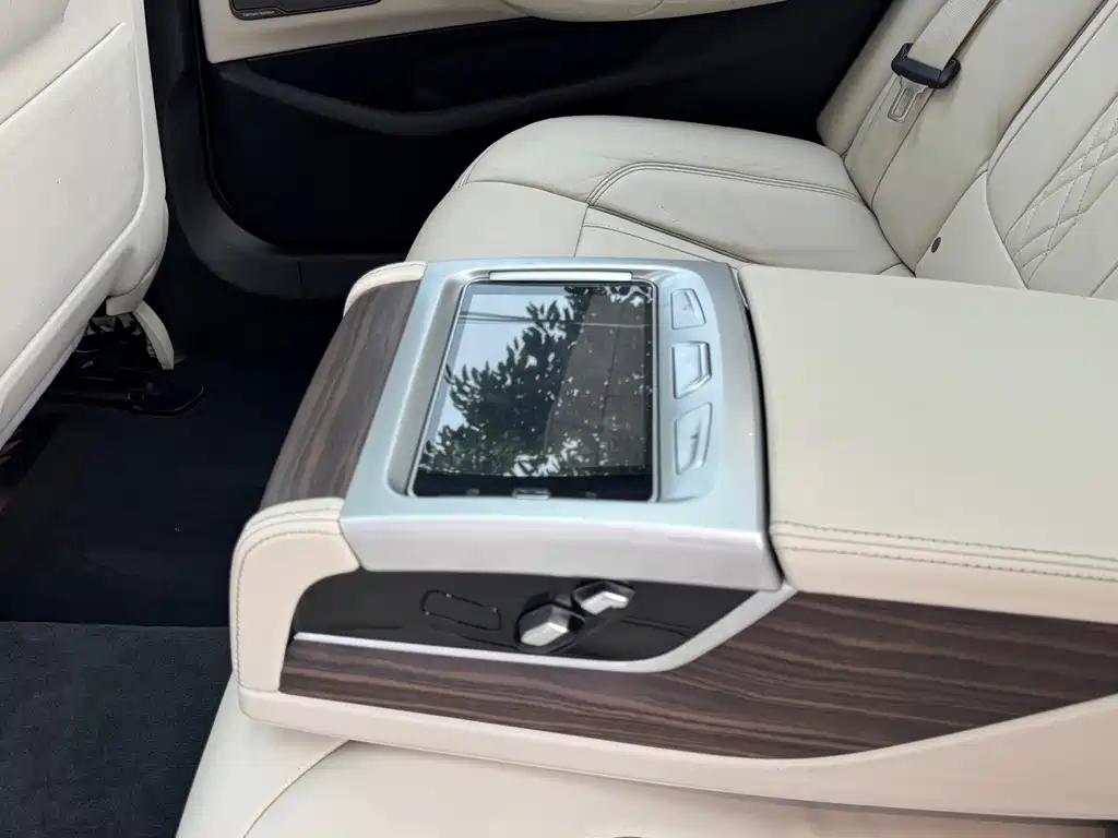 BMW 5 Series — миниатюра 15