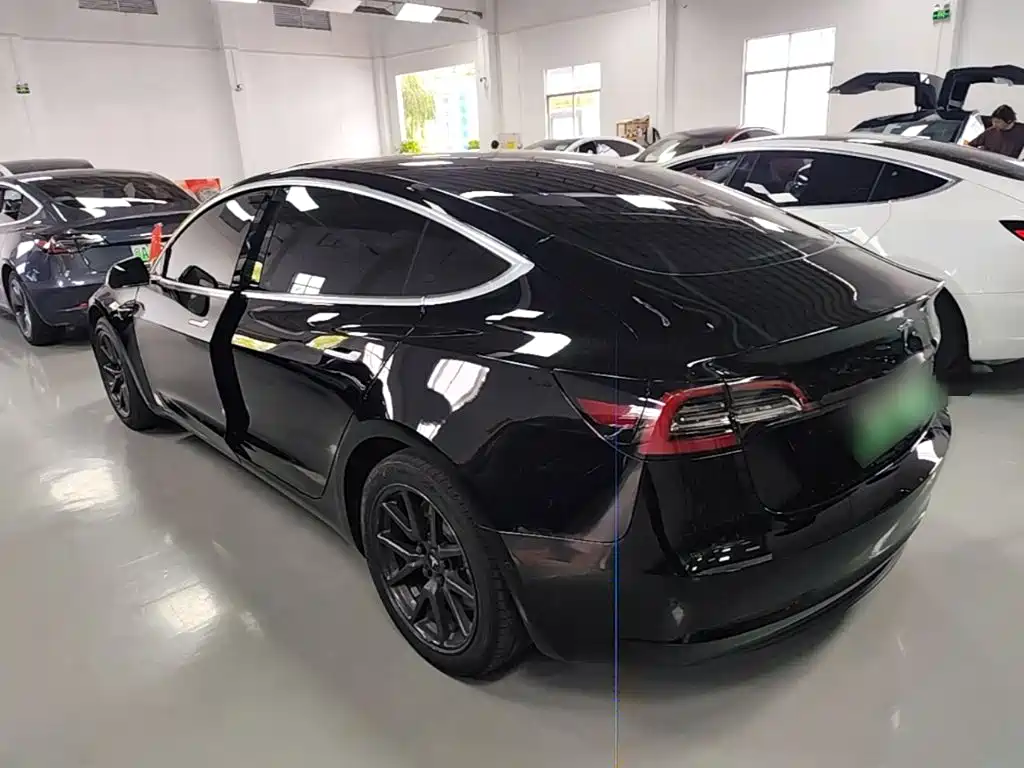 Tesla Model 3 — миниатюра 5