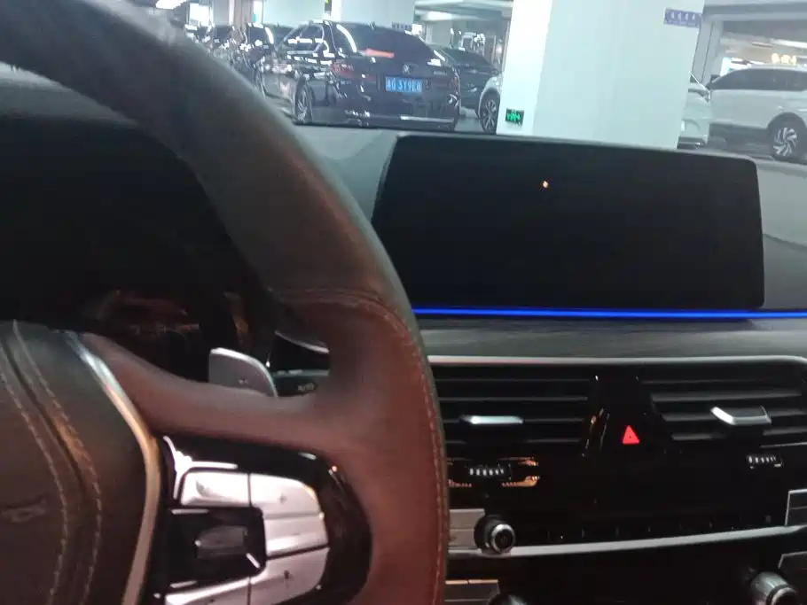 BMW 5 Series — миниатюра 13
