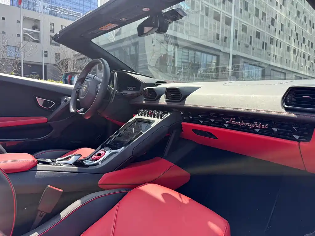 LAMBORGHINI HURACÁN