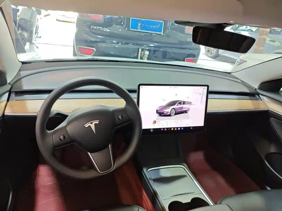 Tesla Model 3 — миниатюра 2