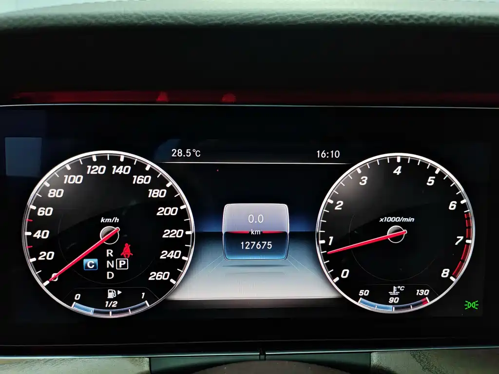 Mercedes-Benz E-Class — миниатюра 8