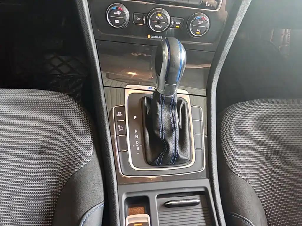 Volkswagen Golf EV — миниатюра 14