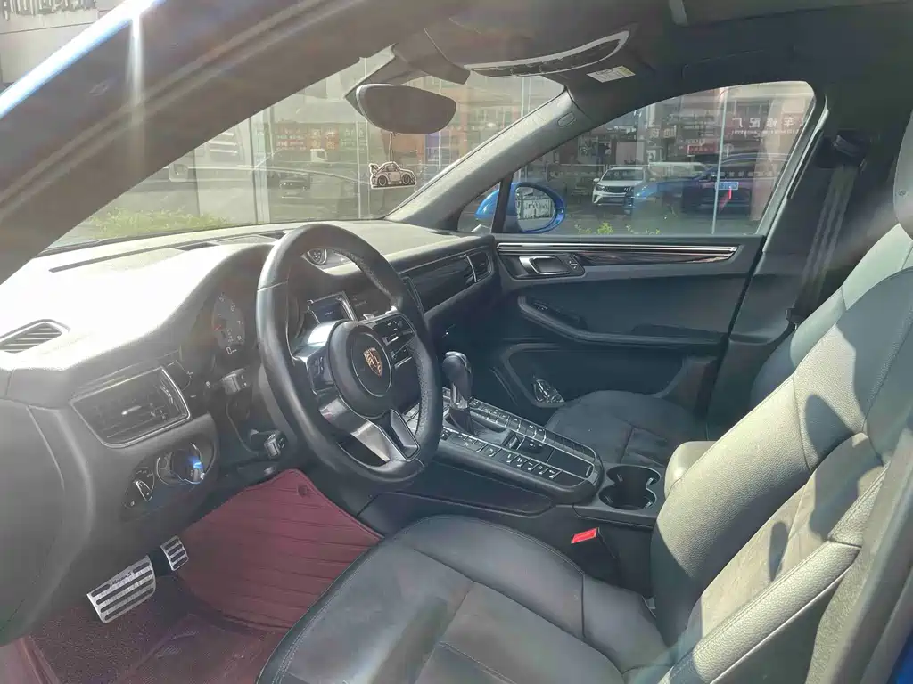 Porsche Macan — миниатюра 4