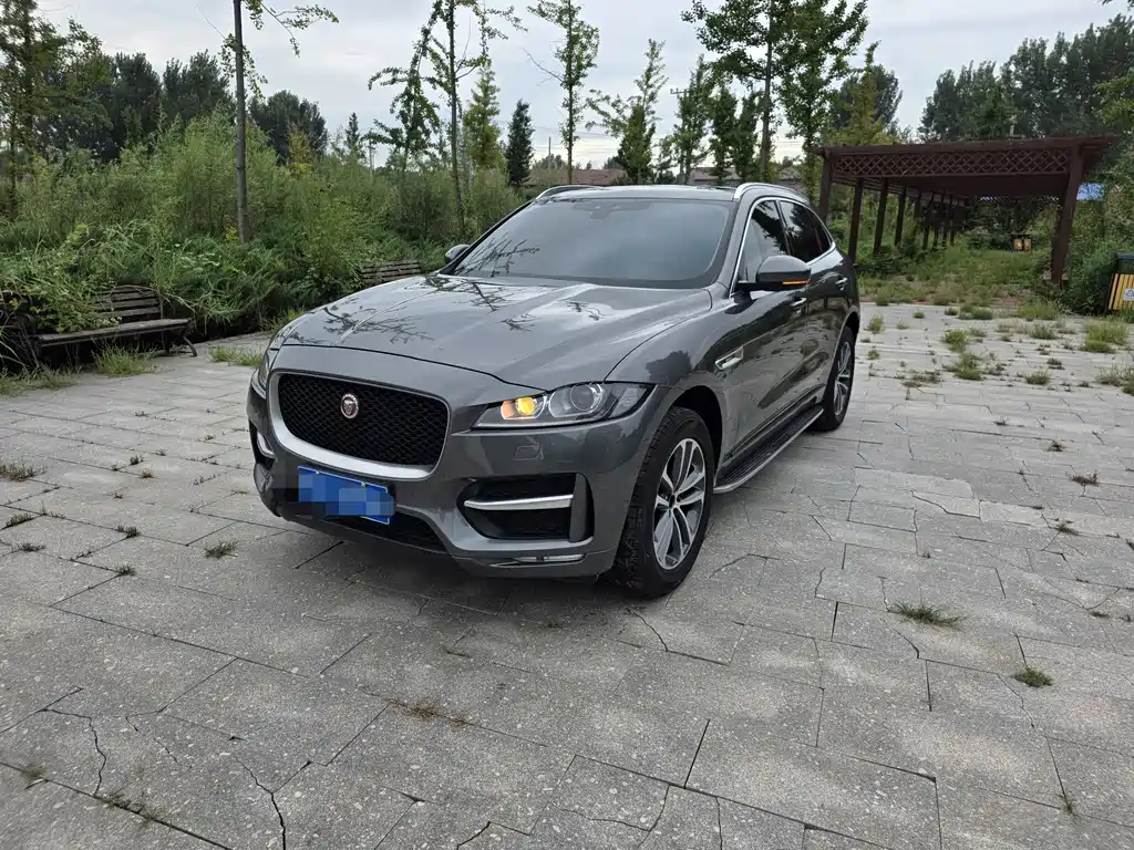 Jaguar F-PACE