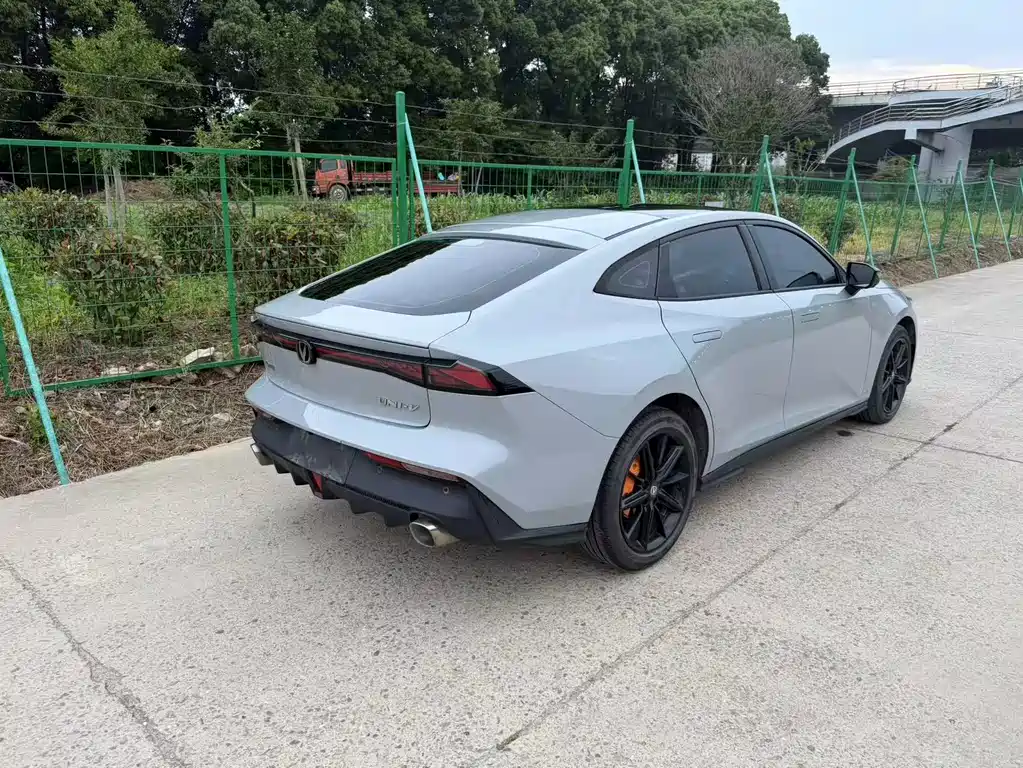 Changan UNI-V 2022 1.5T Luxury